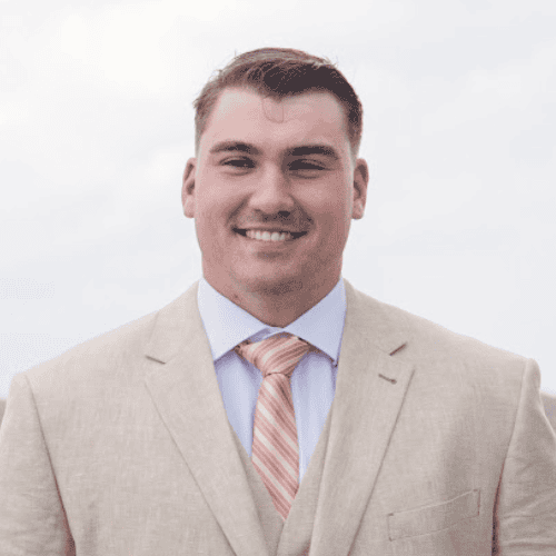 Professional insurance broker in California.